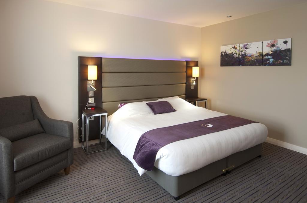 Premier Inn Oldham - Broadway Exterior photo