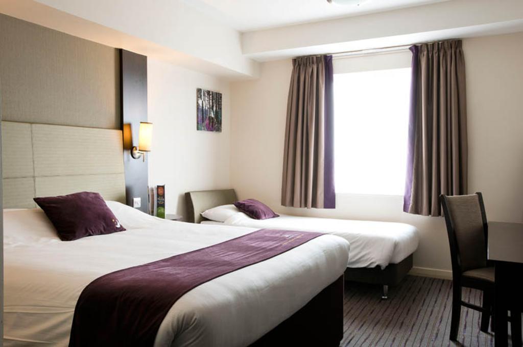 Premier Inn Oldham - Broadway Exterior photo