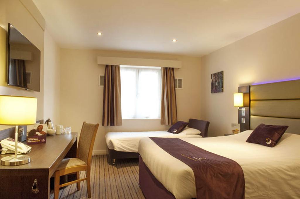 Premier Inn Oldham - Broadway Exterior photo