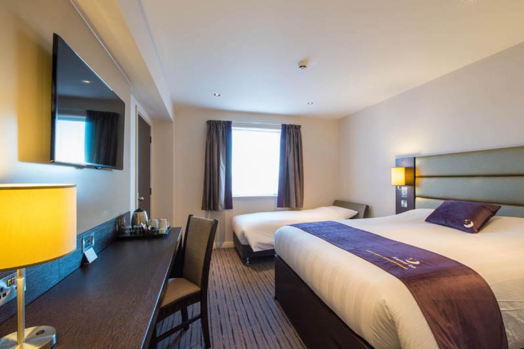 Premier Inn Oldham - Broadway Exterior photo