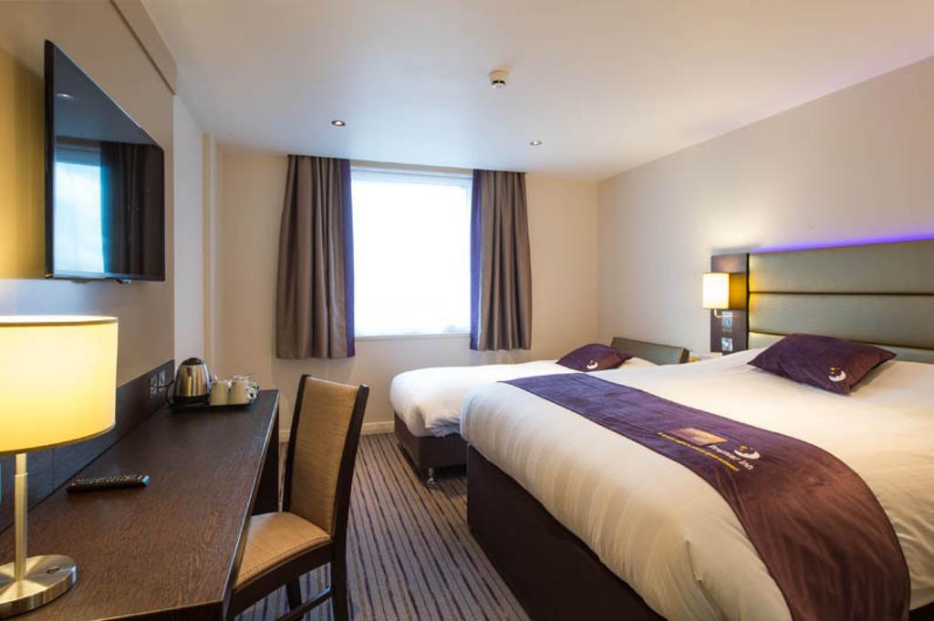 Premier Inn Oldham - Broadway Exterior photo