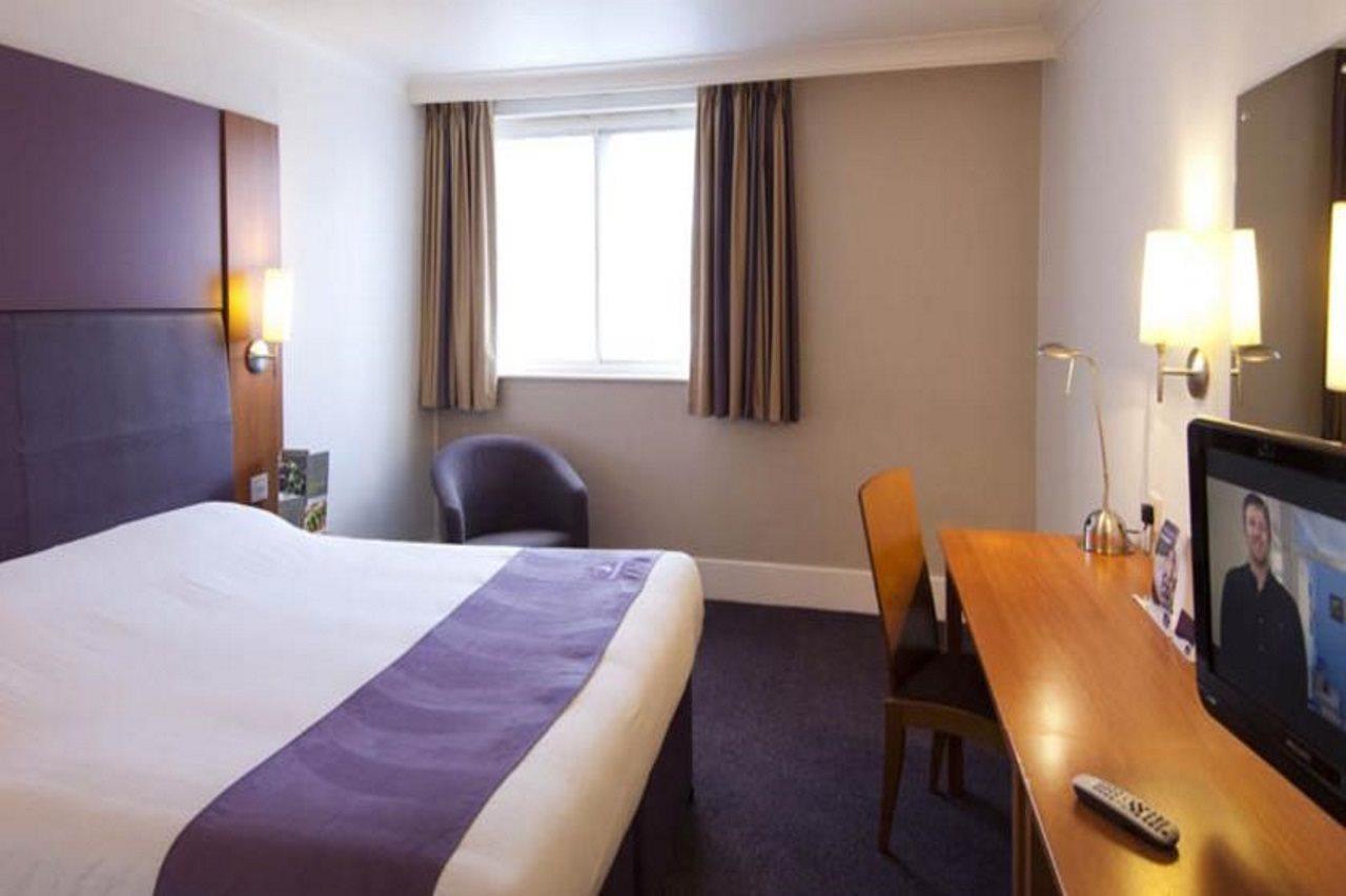 Premier Inn Oldham - Broadway Exterior photo