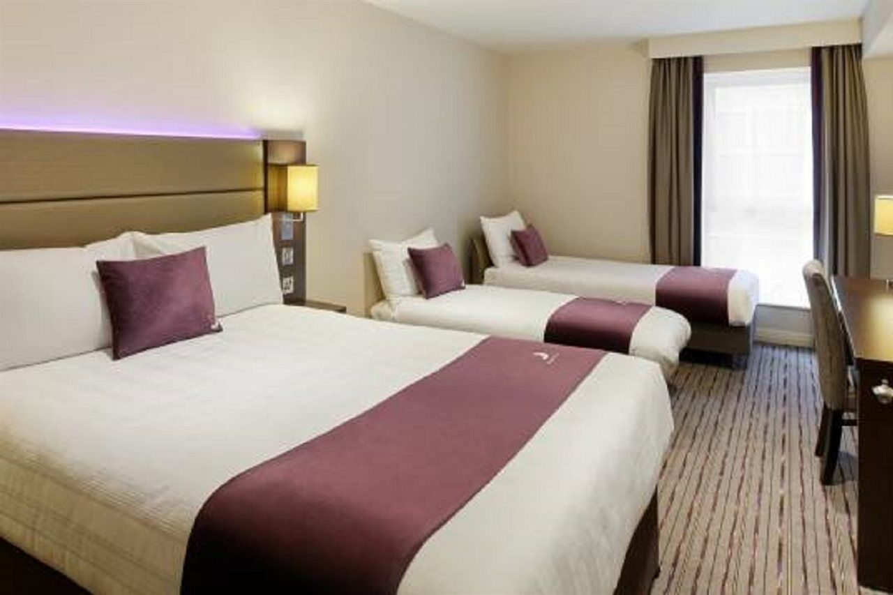 Premier Inn Oldham - Broadway Exterior photo