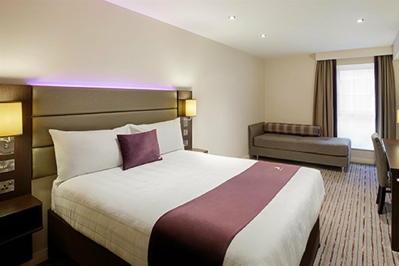 Premier Inn Oldham - Broadway Exterior photo